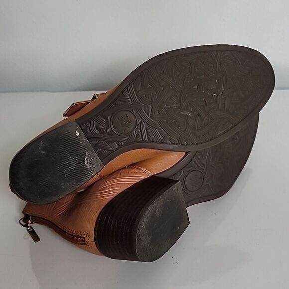 The Sak Cut Out Leather Ankle Boot - Picture 7 of 10